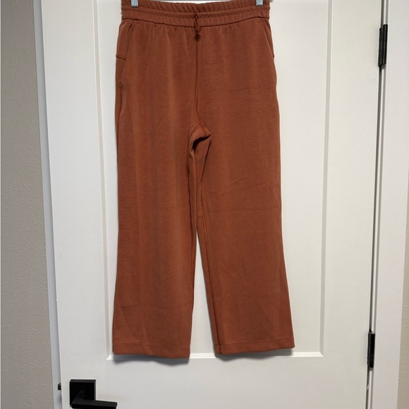 Lululemon Softstreme High-Rise Straight-Leg Cropped Pant
Sable size 6 - Picture 3 of 6